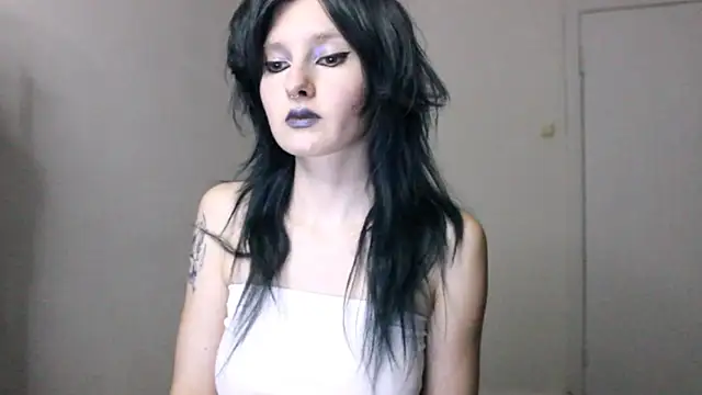 midnightsiren777 online show from November 5, 9:53 pm