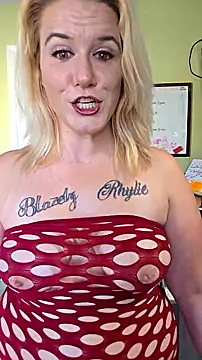 RhondaRump online show from November 4, 4:01 pm