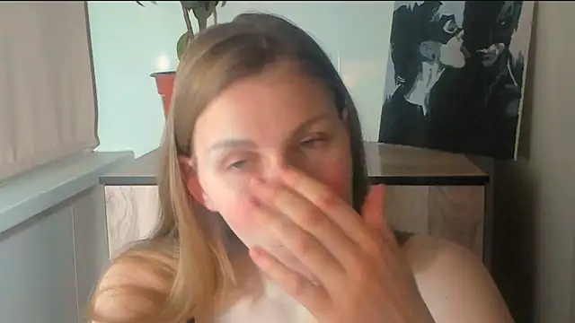 JuliaMuuun online show from April 12, 8:33 pm