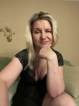 AliceSwan4011 online show from May 20, 2:36 pm