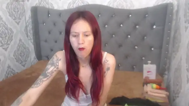 Snapshot of katheblows chatting on October 2, 12:43 pm katheblows online show from October 2, 12:43 pm
