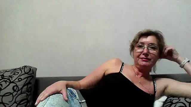 IrynaMolbertx online show from October 28, 8:03 pm