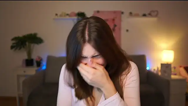 kissie cat online show from December 1, 2:20 pm