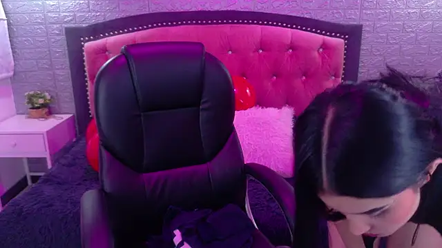 Natalie loffreda online show from February 18, 4:00 am