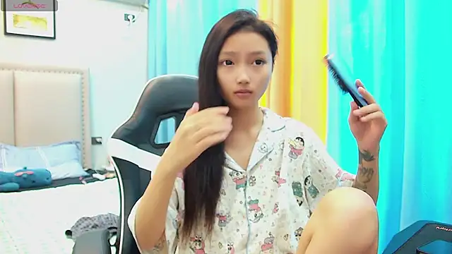 Snapshot of Safer-001 chatting on October 4, 5:57 am Safer-001 online show from October 4, 5:57 am