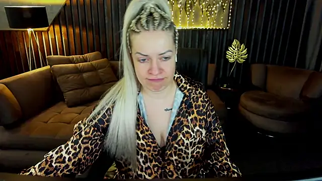 Anna Snows online show from April 11, 7:45 am