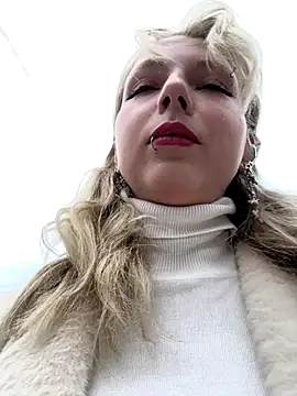 EveLittleSinner online show from October 12, 8:39 am