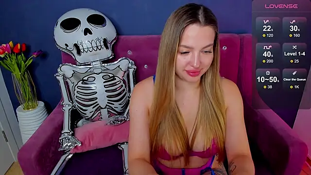 Emma  Ross online show from October 30, 2:36 am