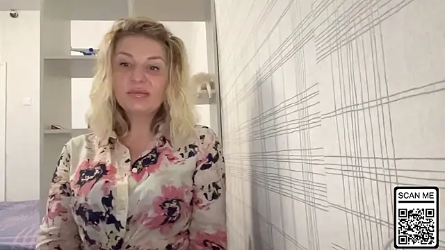 Blondie xoxoxo online show from October 27, 8:43 am