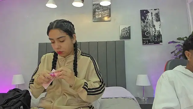 violet and myers online show from October 22, 11:48 am