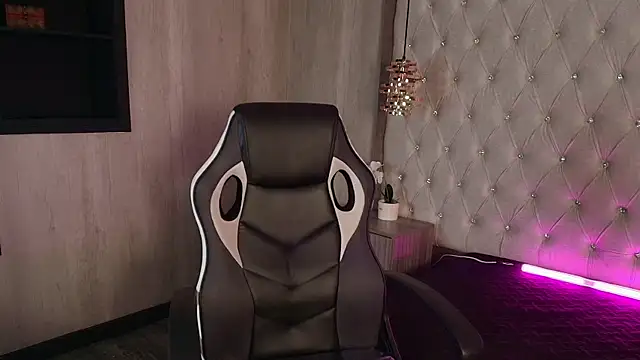  ruby manrique  online show from November 23, 5:21 am