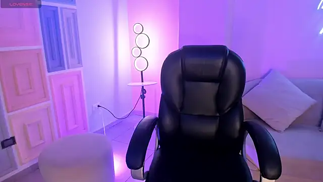 AyshelBrown online show from October 24, 4:52 am