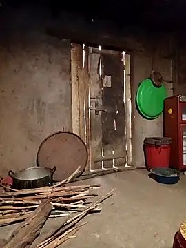 quynhkoolbae online show from December 18, 4:06 am