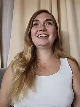 KisaVixen online show from September 9, 6:30 pm