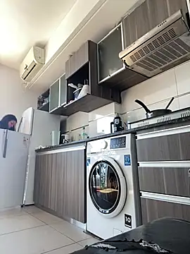 Danielaeliana online show from March 31, 4:51 pm