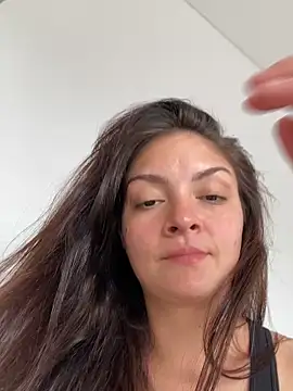 Danielaeliana online show from November 12, 7:01 pm