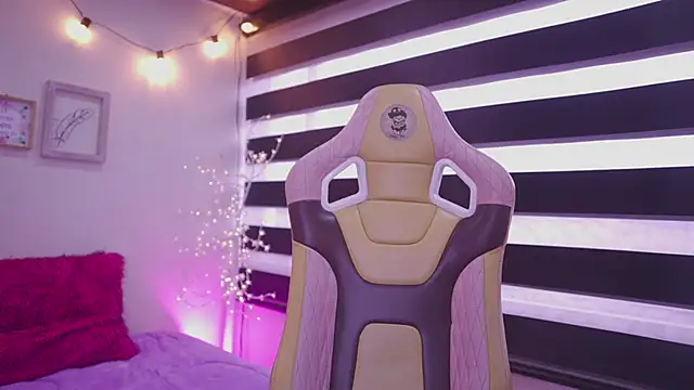 Lana Dreams  online show from November 24, 9:17 pm