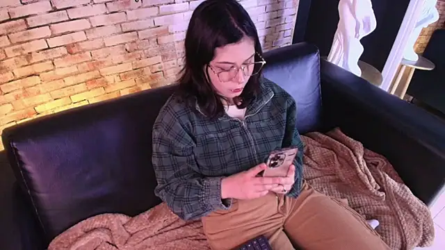 kitty malach online show from March 1, 3:50 am