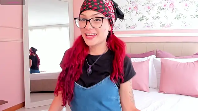 mae lyra online show from May 26, 5:12 pm