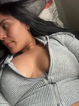 MacaW09 online show from April 19, 9:28 pm