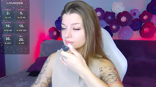 LindaBrilliant online show from October 24, 2:51 am