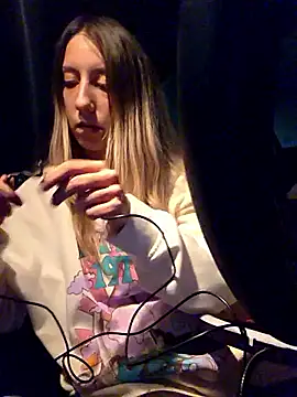 PetiteSecrets online show from December 17, 7:40 pm