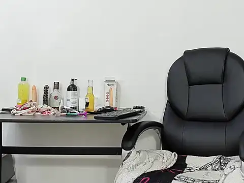 Aisha hotts777 online show from September 25, 2:54 am