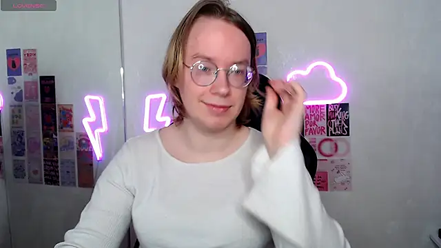 Amanda Butlerr online show from April 11, 11:25 am