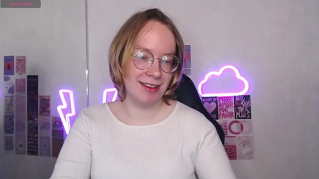 Amanda Butlerr online show from April 6, 10:38 am