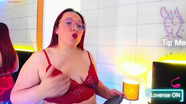 fieryluciana online show from October 5, 4:50 am