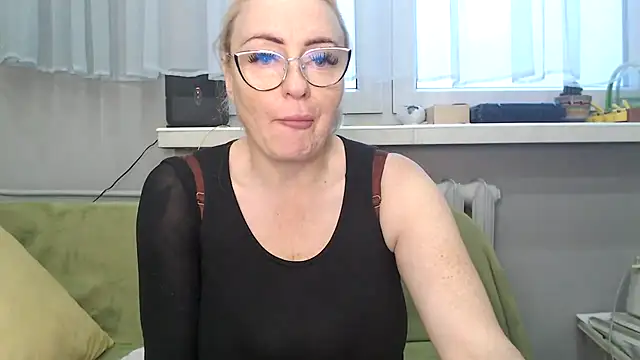 NADINNNE online show from November 11, 2:36 pm