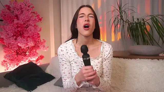 EviaRabasca online show from October 22, 11:15 am