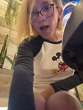 SweetBunnyGF online show from June 2, 11:17 pm