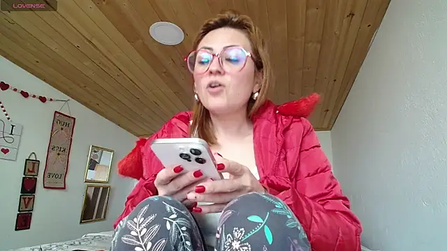 Victoria Fallon online show from April 15, 6:08 pm