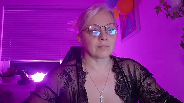 Linsy Kim online show from February 19, 9:24 pm