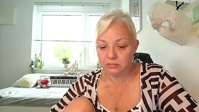 Linsy Kim online show from September 23, 7:50 am