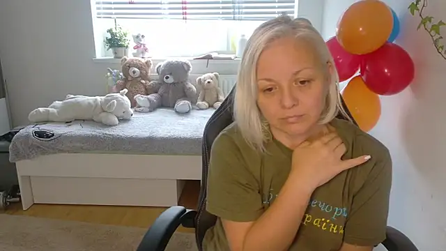 Linsy Kim online show from December 15, 9:25 am