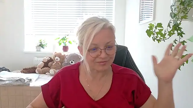 Linsy Kim online show from March 19, 2:32 pm