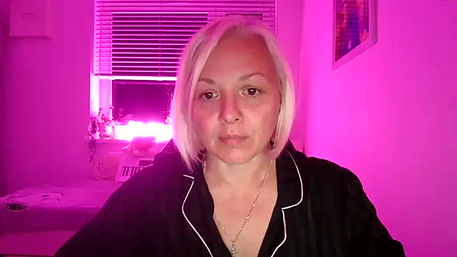 Linsy Kim online show from September 27, 6:59 pm