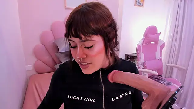 mia yeager online show from October 8, 3:44 am