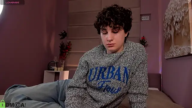 Adeline Perle online show from January 17, 2:52 am