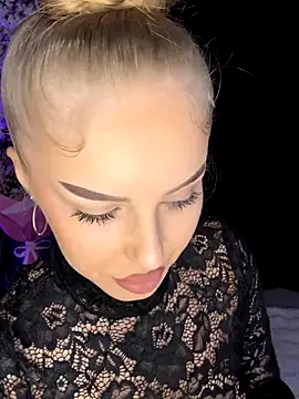 AubrieleRouj1 online show from December 5, 4:52 pm