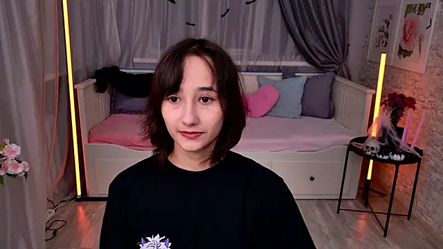 Snapshot of EmilySwonn chatting on October 26, 4:02 pm EmilySwonn online show from October 26, 4:02 pm