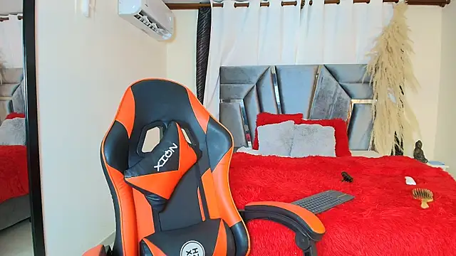 MiniLove 01 online show from October 8, 12:31 pm