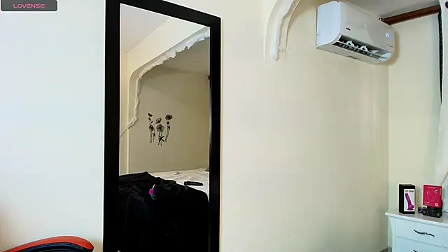 MiniLove 01 online show from October 30, 12:50 pm