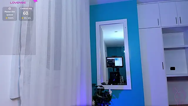 MilenaCrown online show from October 4, 9:30 pm