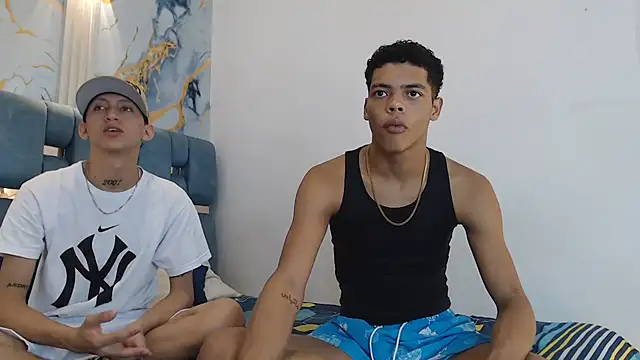 PRETTY FEM online show from January 12, 1:22 am