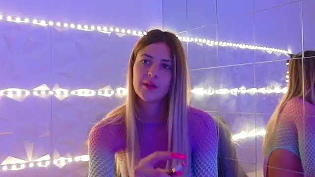 Snapshot of Aishha_ chatting on October 6, 5:13 am Aishha online show from October 6, 5:13 am