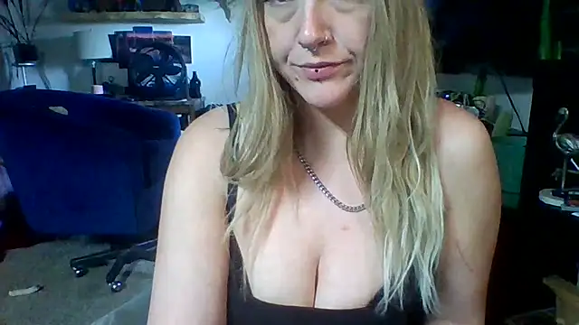 cutiekayls online show from July 1, 10:53 pm