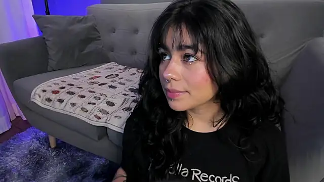 flower smith  online show from March 10, 11:58 am